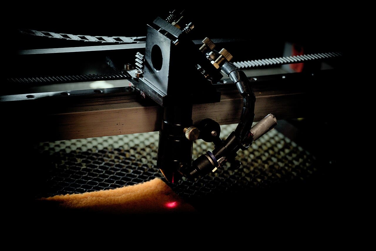Testa di taglio laser in lavorazione